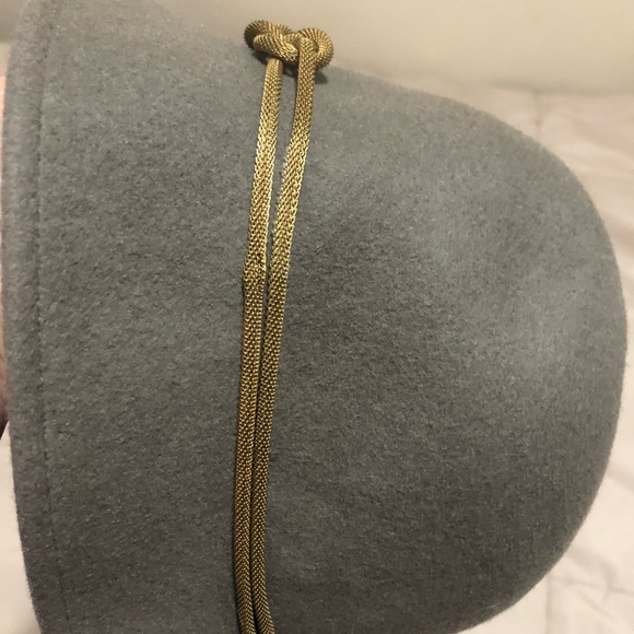 Grey vintage hat and black hat - Picture 3 of 3